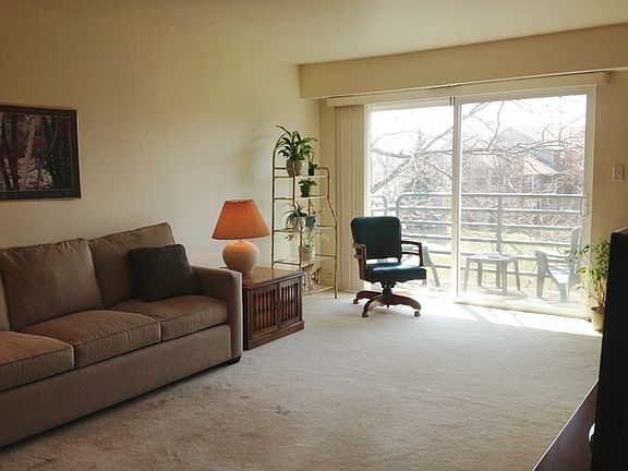 3rd image of 909 Casey Ct APT 6