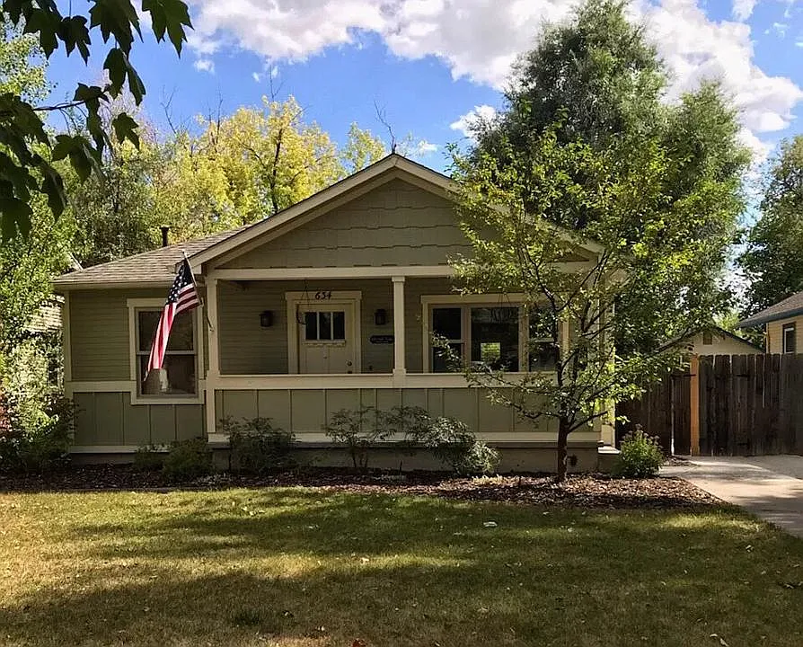 3 bed, 2390 sqft, $3,490 — Photo 2