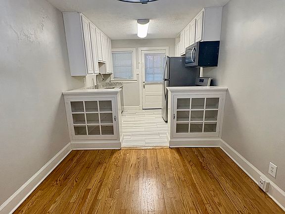 5th image of 228 Chenoweth Ln APT 2