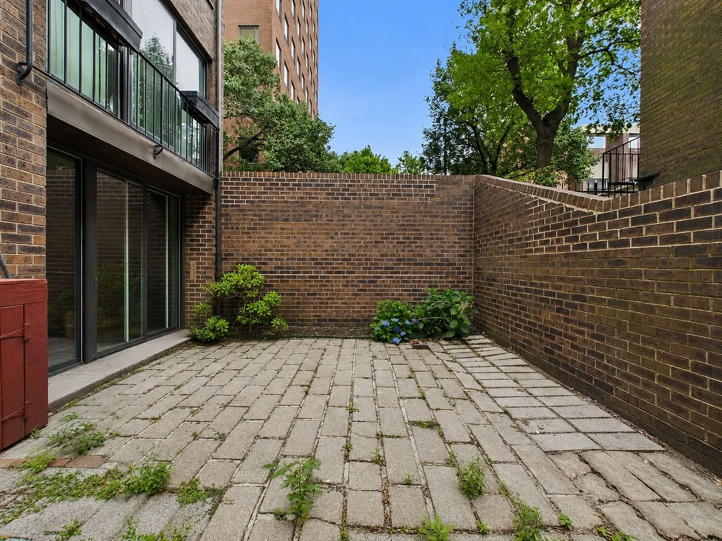 Spacious Three Bedroom Townhome in Society Hill! — Photo 3