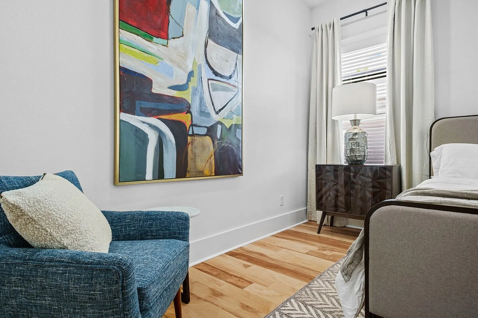 4 bed, 3.0 bath, 3326 sqft, $8,687 — Photo 4