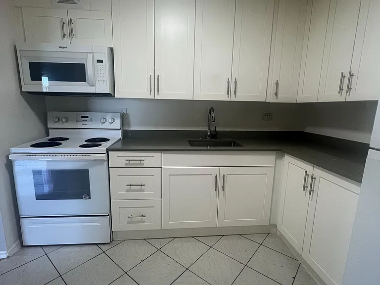 123 Bloor St W #307 — Photo 3
