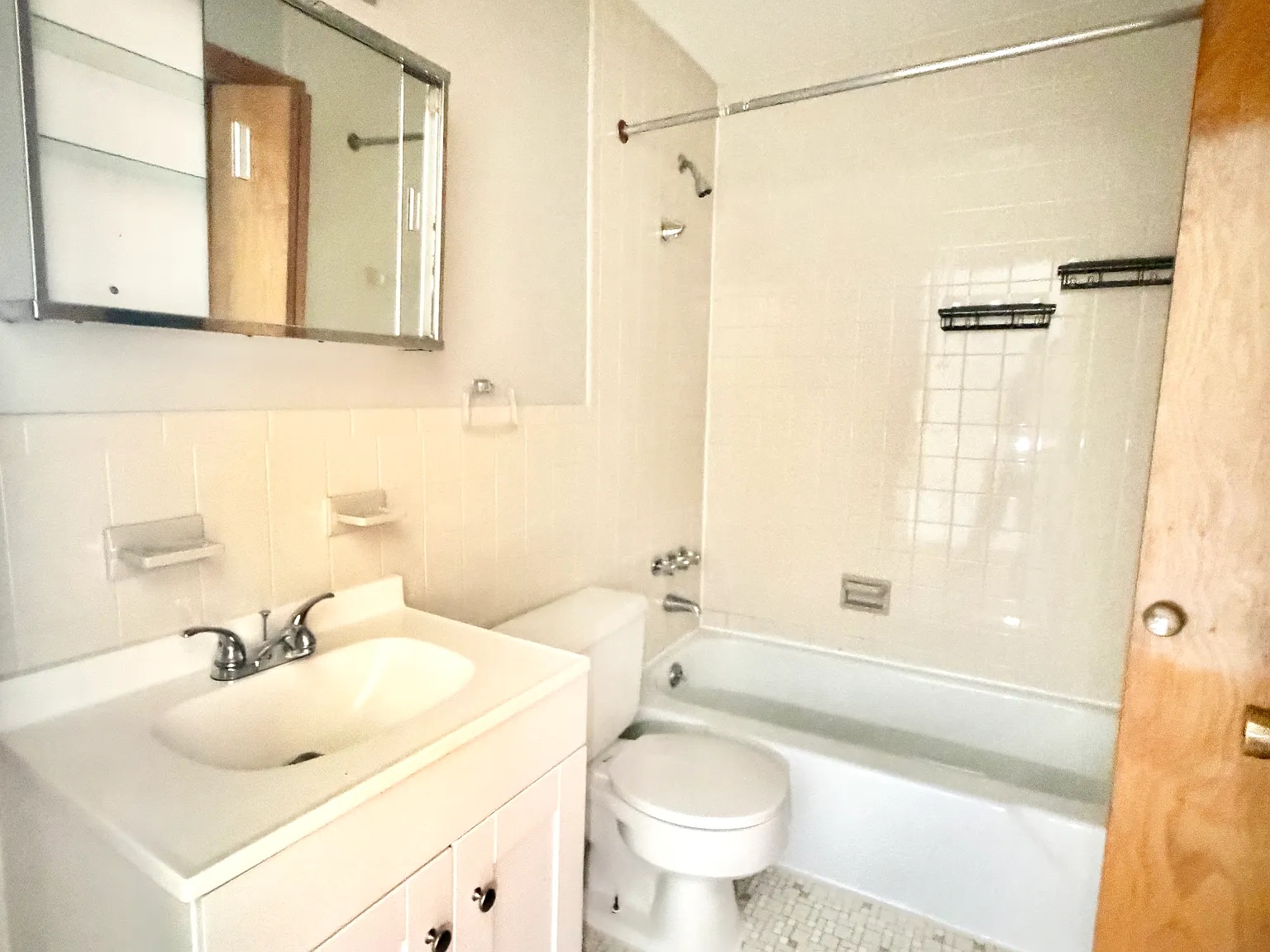 1 bed, 770 sqft, $1,575 — Photo 4