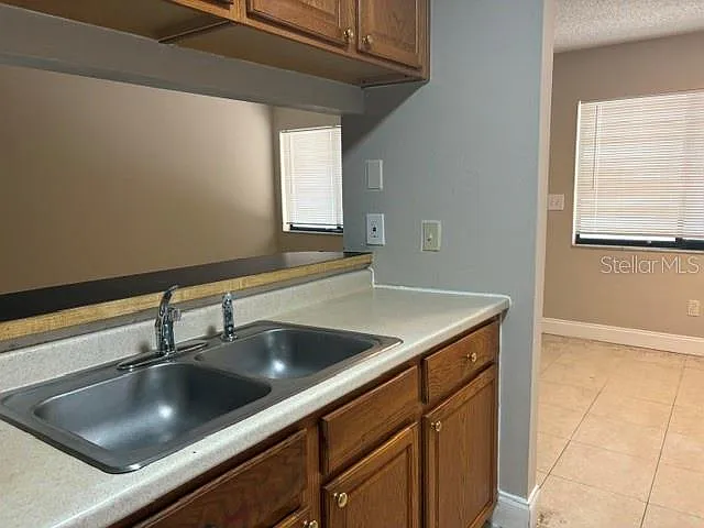 1562 S Jefferson Ave — Photo 8