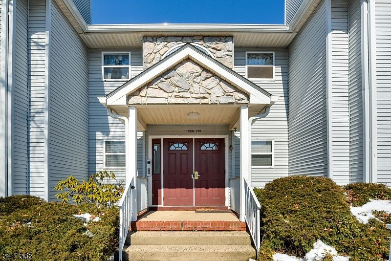 1st image of 268 Dorset Ct