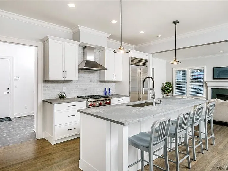 220 Central Ave — Photo 8