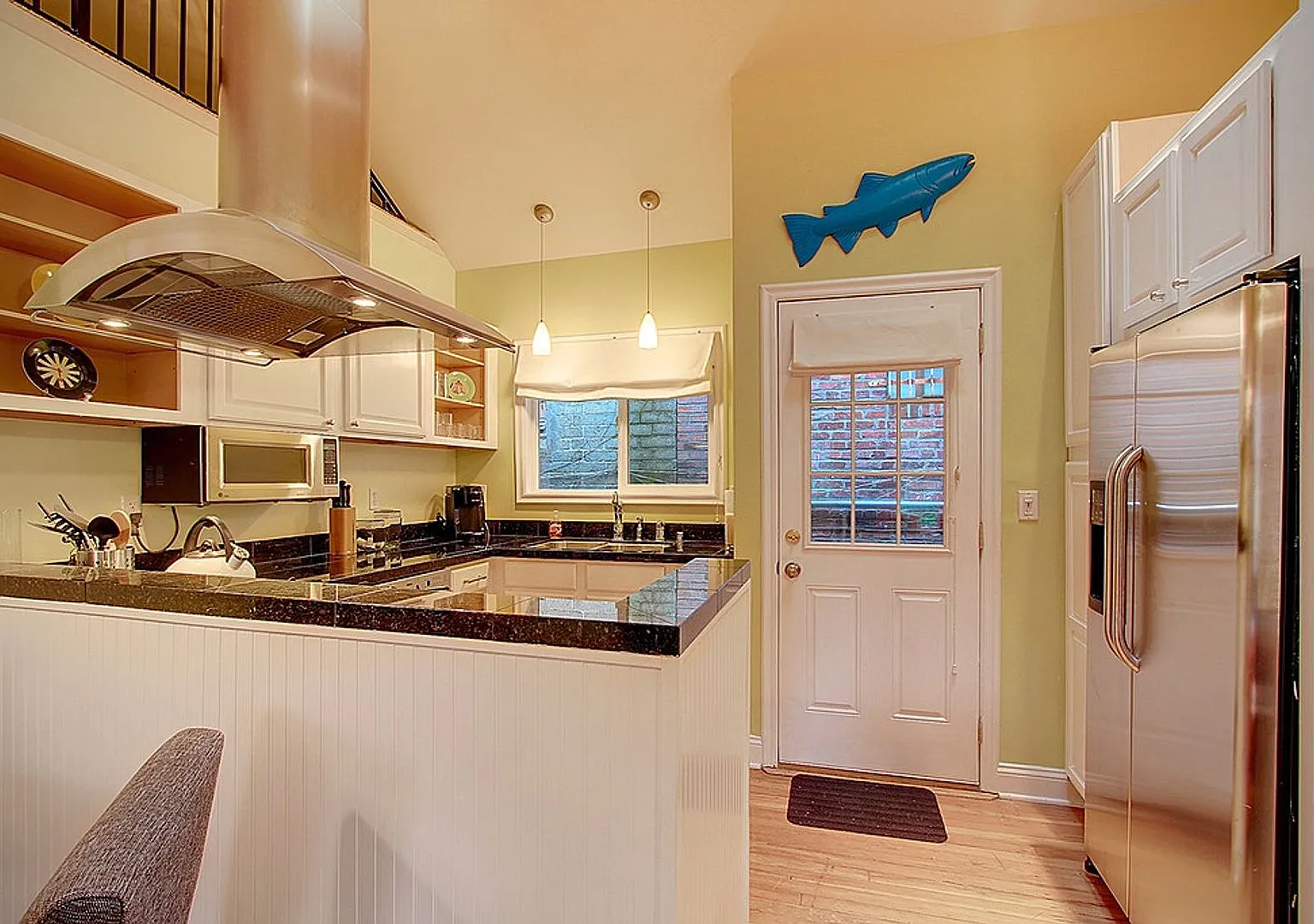 One Month Free Rent!* Furnished Cozy Bungalow Style Condo in Capitol Hill — Photo 3