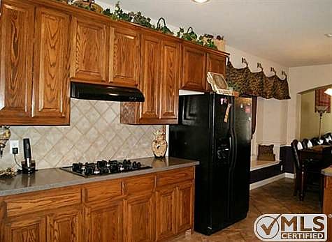 4th image of 2504 Drake Ct
