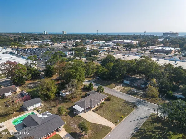 326 Hilton Ave, Biloxi, MS 39531