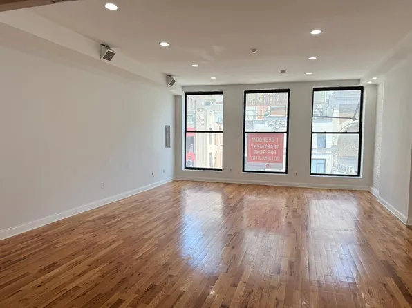 194 Market St #300, Newark, NJ 07102