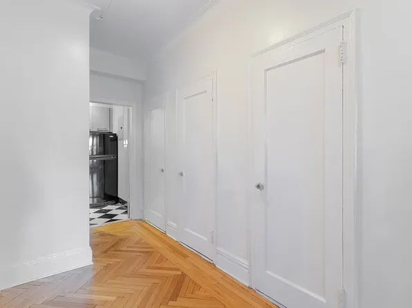 320 East 57th Street image 11 of 14