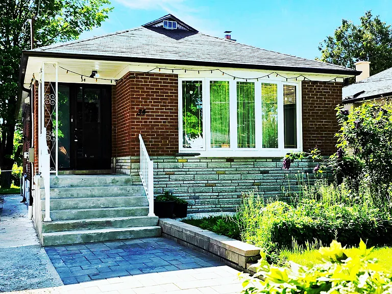 34 Crocus Dr #MAIN FLR — Photo 2