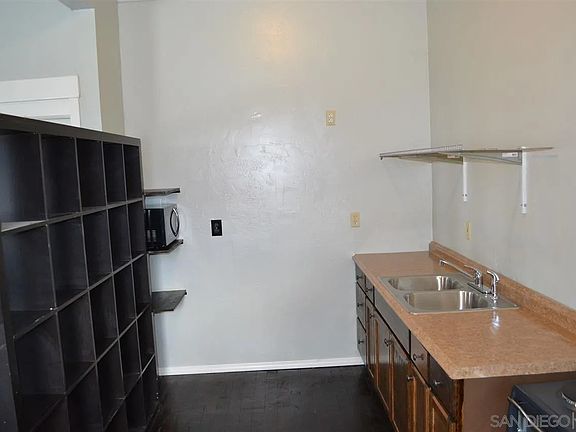 4th image of 169 E Main St