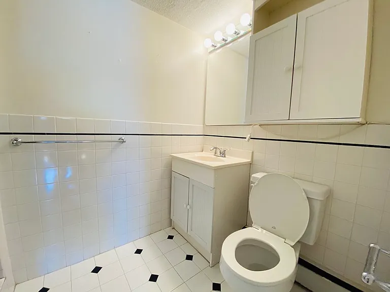 50 Green St #209 — Photo 7