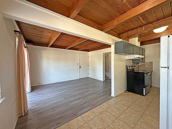 4th image of 2715 25th Ave APT A
