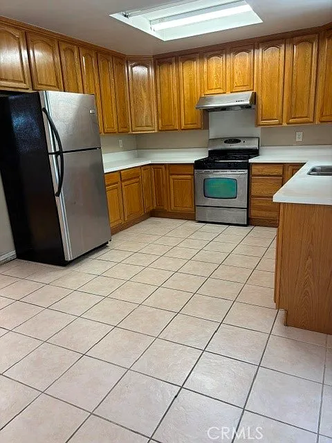 3 bed, 1318 sqft, $4,000 — Photo 3