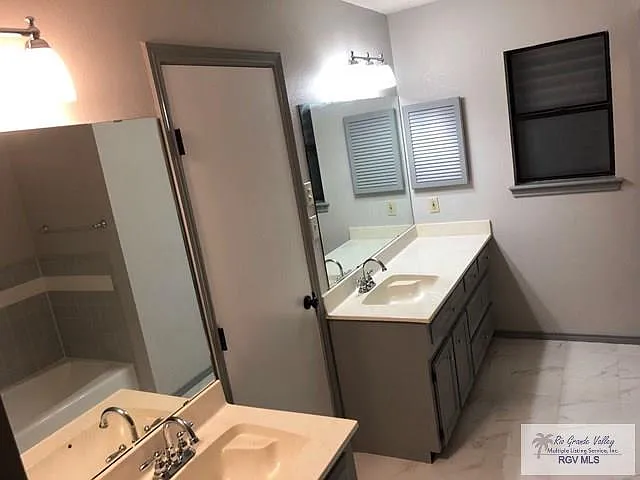 501 Geraldine Ln — Photo 15