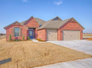 549 Auburn Ln NE, Piedmont, OK 73078