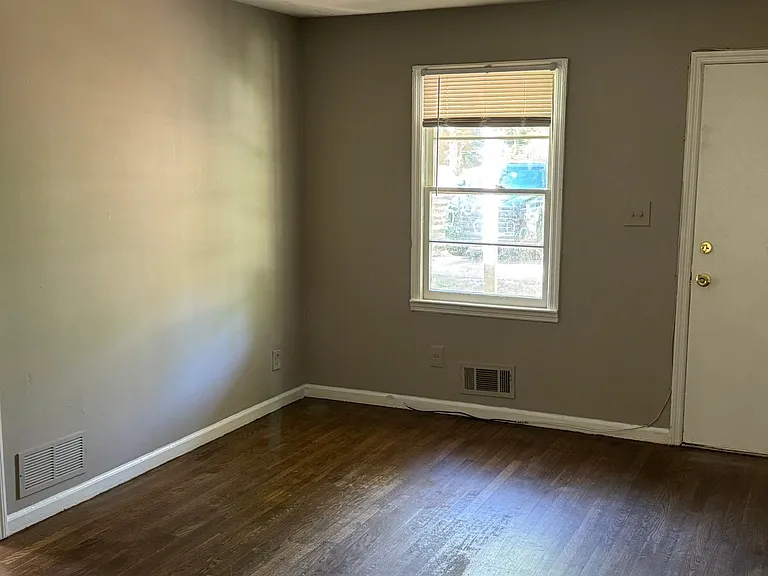 1210 Dewey St — Photo 7