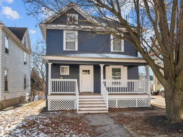 1009 Arlington Ct, Davenport, IA 52803