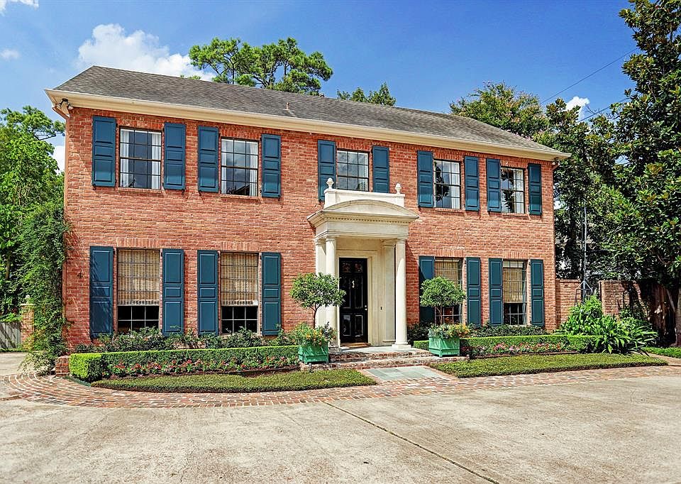 2nd image of 4 Broad Oaks Ln