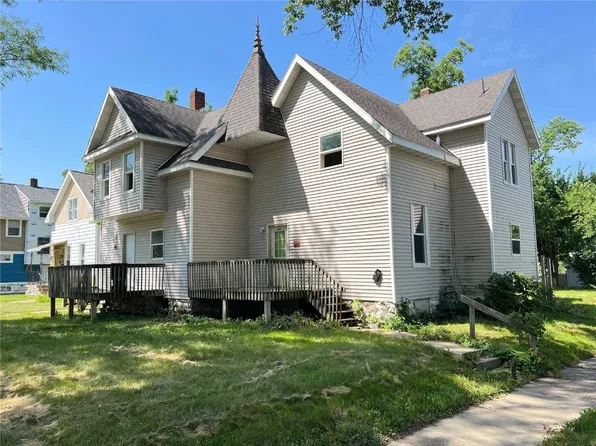 383 17th St SE, Cedar Rapids, IA 52403