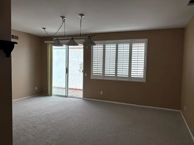 4 bed, 2.5 bath, 1726 sqft, $4,380 — Photo 2