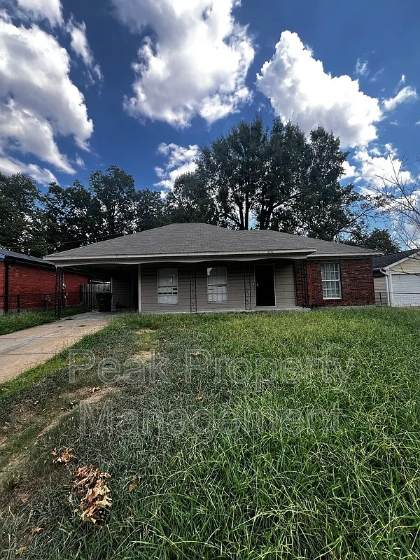 3 bed, 1.0 bath, 1100 sqft, $1,395 — Photo 1