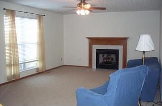 greatroom w/fireplace