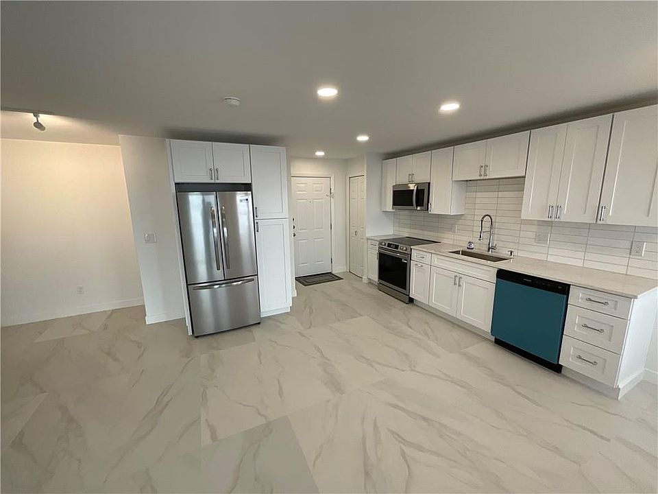 1st image of 33 Bullocks Point Ave APT 5C