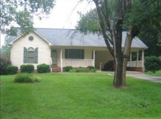 907 Friendly Rd, Eden, NC 27288