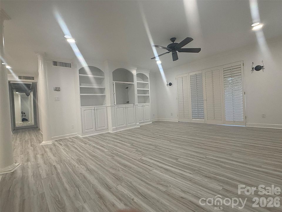 1st image of 1323 Queens Rd