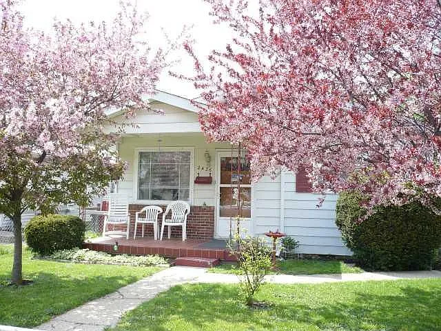 2426 Saint Paul St photo 1