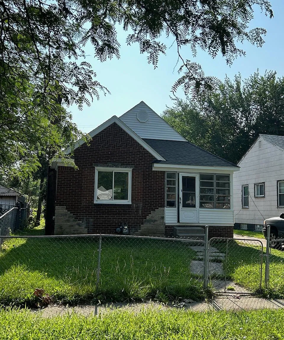 2 bed, 832 sqft, $1,000 — Photo 1