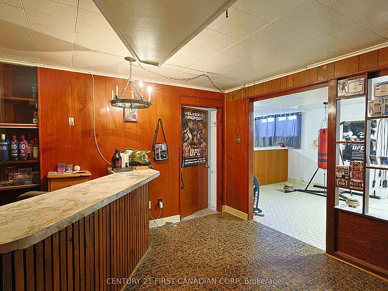 268 Burlington Cres — Photo 19