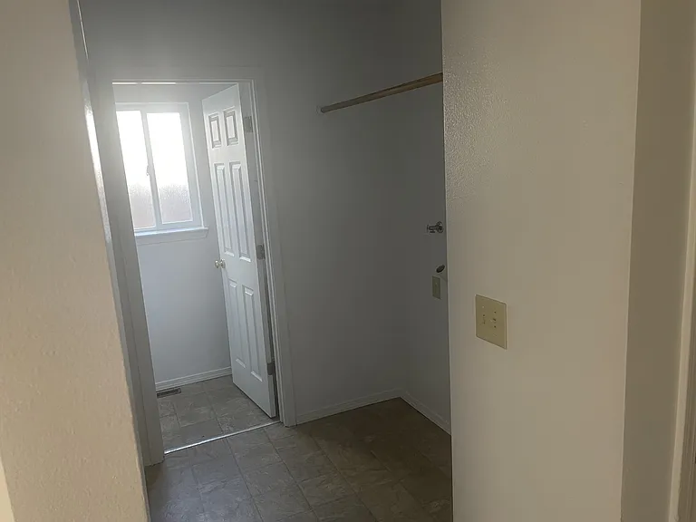205 E Center St — Photo 7