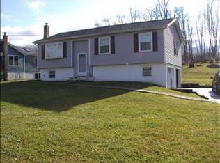 44 Camelot Rd, Poughkeepsie, NY 12601