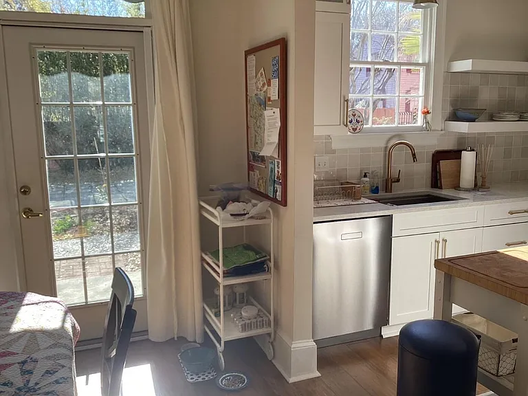 555 E Jones St — Photo 6