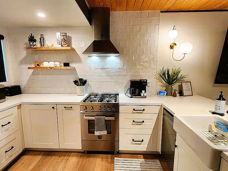1125 W Big Bear Blvd #B — Photo 2