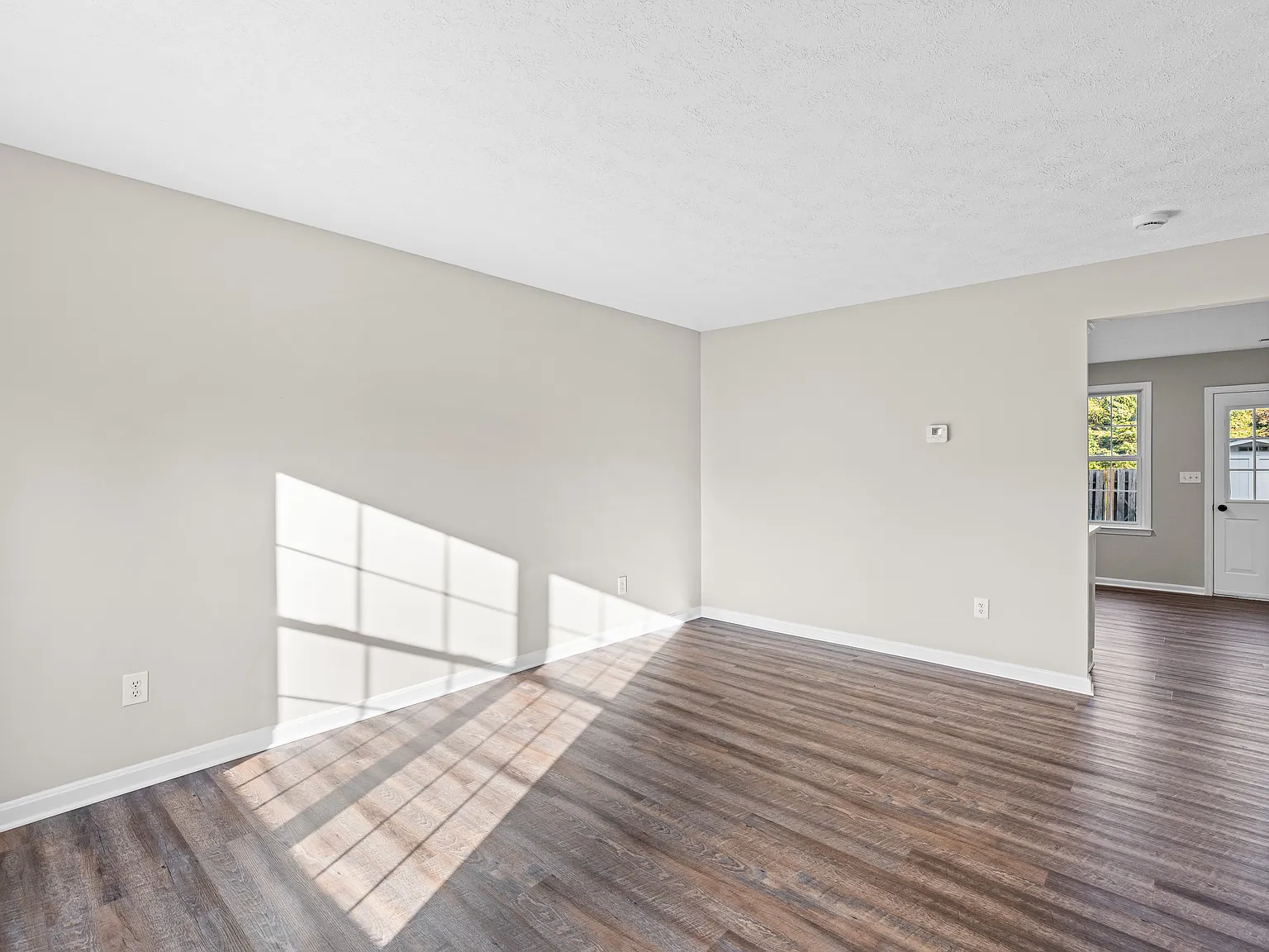 2 bed, 1123 sqft, $1,900 — Photo 3