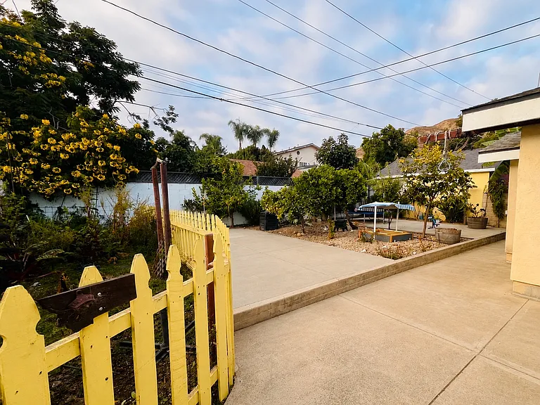 315 E McFarlane Dr — Photo 27