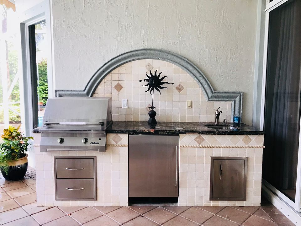 Outdoor kitchen 