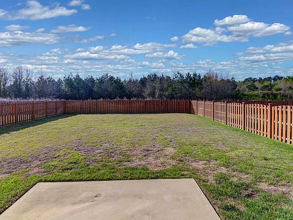 3rd image of 144 Savannah Wood Rd