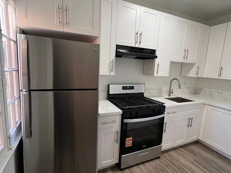 127 N Edgemont St — Photo 33