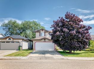 13069 37th St NW, Edmonton, AB T5A 5A4