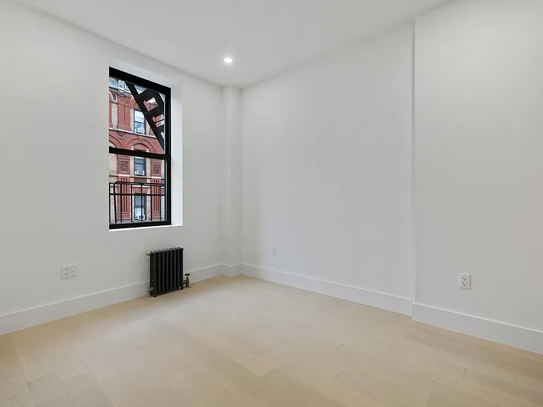 300 W 21st St #45 — Photo 4