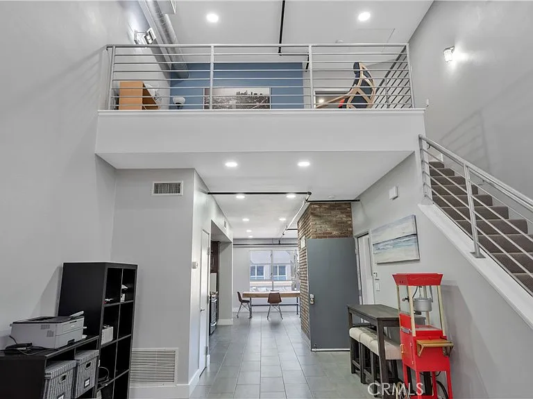728 N Santiago St — Photo 5