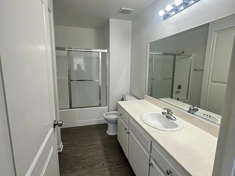 14359 Haynes St — Photo 14