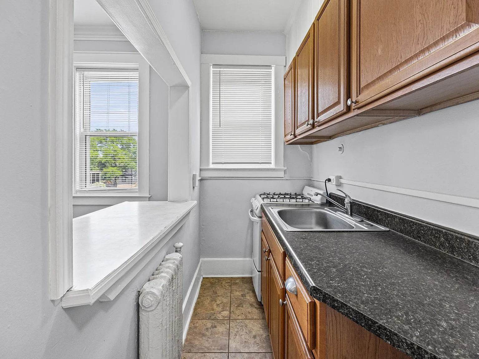 1625 East Ave — Photo 4