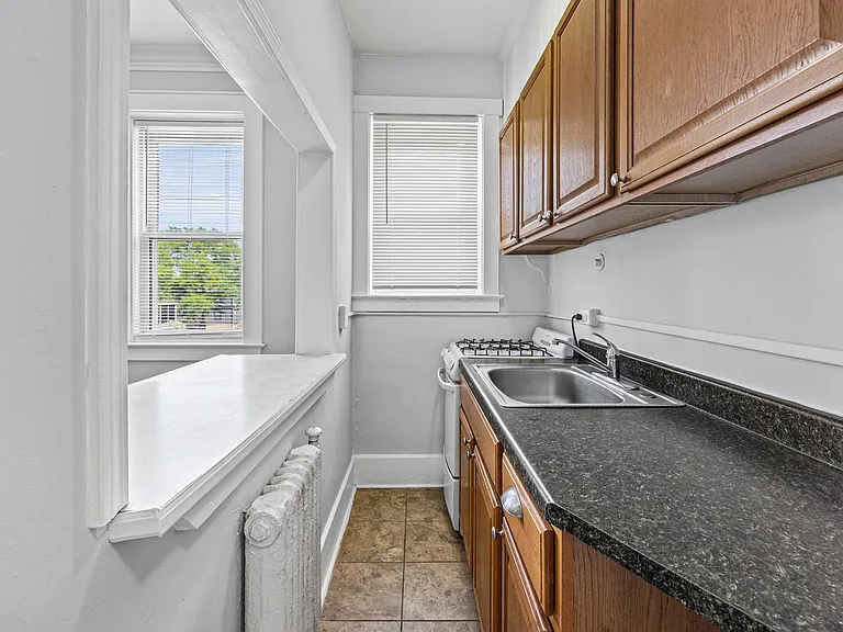1625 East Ave — Photo 5